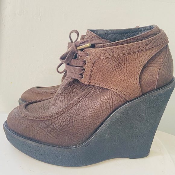 Burberry shoes - Picture 3 of 3